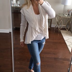 New listing 🎉🎉Beige cardigan